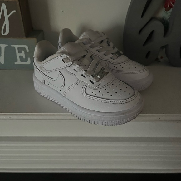Nike Kids' Classic White Sneakers - Picture 1 of 1